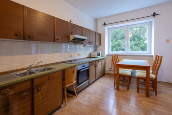 Kuchyně přízemí - Prodej domu 170 m², Mladé Buky