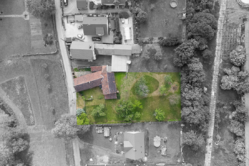 Dron - horní pohled - Prodej domu 73 m², Číčovice
