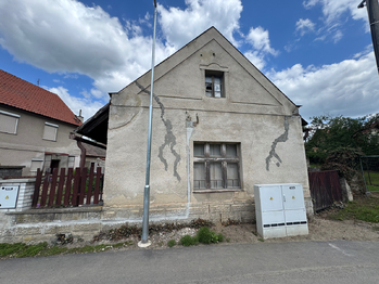 Čelní pohled z ulice - Prodej domu 73 m², Číčovice