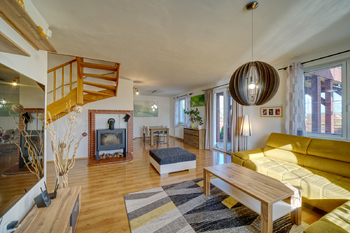 spodní patro 1 - Prodej domu 216 m², Cerhovice