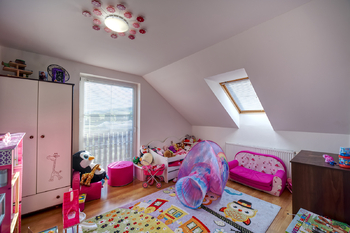 dětský pokoj 1 - Prodej domu 216 m², Cerhovice