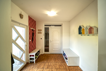 předsíň - Prodej domu 216 m², Cerhovice