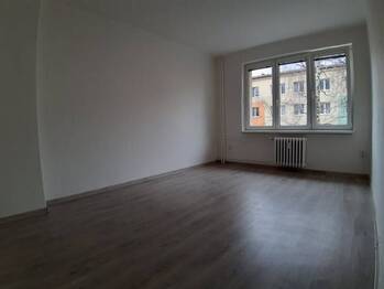 pokoj - Pronájem bytu 1+1 v osobním vlastnictví 36 m², Slavičín