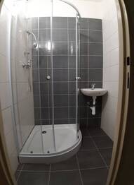 koupelna - Pronájem bytu 1+1 v osobním vlastnictví 36 m², Slavičín