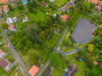 Prodej pozemku 1180 m², Běleč