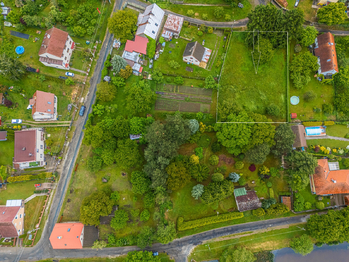 Prodej pozemku 1180 m², Běleč