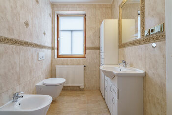 Prodej domu 742 m², Karlovy Vary
