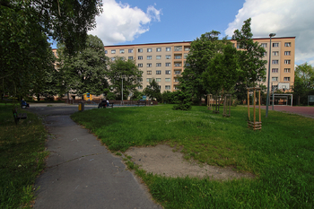 PoPohled na dům od Z - Prodej bytu 2+1 v osobním vlastnictví 52 m², Praha 10 - Malešice