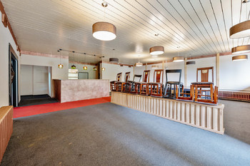 Prodej obchodních prostor 371 m², Tábor