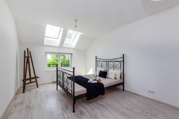 Mezonet 102m2 Dolní Jirčany _ ložnice - Prodej bytu 4+kk v osobním vlastnictví 102 m², Psáry