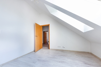 Mezonet 102m2 Dolní Jirčany  - Prodej bytu 4+kk v osobním vlastnictví 102 m², Psáry