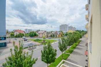 Výhled z balkónu - Prodej bytu 3+1 v osobním vlastnictví 73 m², Hradec Králové