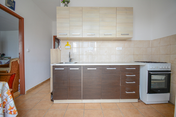 Kuchyň  - Prodej bytu 3+1 v osobním vlastnictví 73 m², Hradec Králové