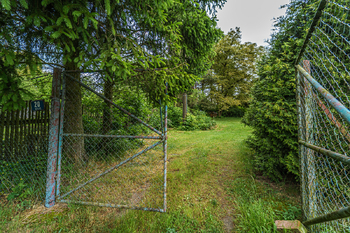 Prodej pozemku 3780 m², Běleč