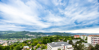 výhled z oken bytu - Pronájem bytu 1+1 v osobním vlastnictví 33 m², Ústí nad Labem