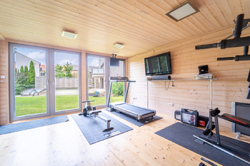 posilovna - Prodej domu 197 m², Chrudim