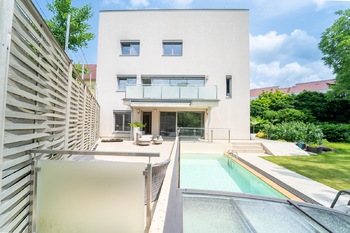 Dům ze zahrady - Prodej domu 197 m², Chrudim 