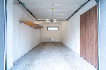 garáž - Prodej domu 197 m², Chrudim
