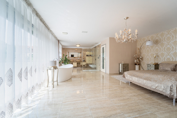 ložnice s koupelnou - Prodej domu 197 m², Chrudim