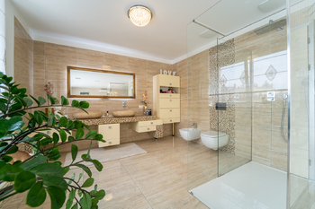 koupelna - Prodej domu 197 m², Chrudim