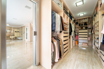 šatna - Prodej domu 197 m², Chrudim