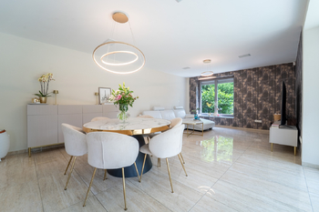 obývací pokoj - Prodej domu 197 m², Chrudim