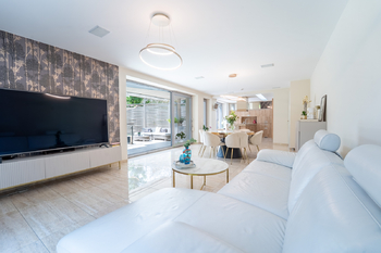 obývací pokoj - Prodej domu 197 m², Chrudim