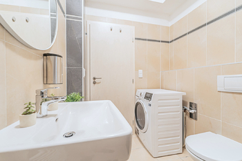 Prodej bytu 2+kk v osobním vlastnictví 68 m², Praha 5 - Hlubočepy