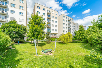 pohled na dům - Prodej bytu 2+kk v osobním vlastnictví 68 m², Praha 5 - Hlubočepy 