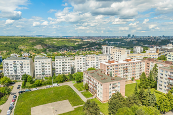 pohled z dronu - Prodej bytu 2+kk v osobním vlastnictví 68 m², Praha 5 - Hlubočepy