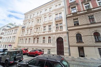Pohled na dům - Prodej bytu atypický v osobním vlastnictví 15 m², Praha 1 - Nové Město