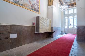 Vstupní chodba domu - Prodej bytu atypický v osobním vlastnictví 15 m², Praha 1 - Nové Město