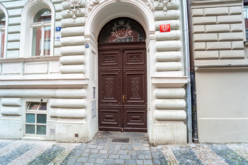 Vstup do domu - Prodej bytu atypický v osobním vlastnictví 15 m², Praha 1 - Nové Město