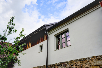 pohled ze dvora - Prodej domu 69 m², Zhoř