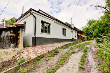 uliční pohled foto 2 - Prodej domu 69 m², Zhoř
