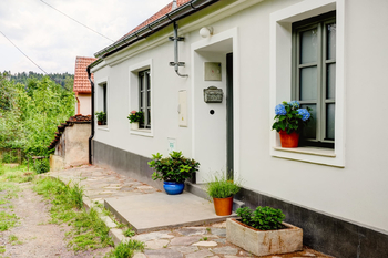 uliční pohled foto 4 - Prodej domu 69 m², Zhoř