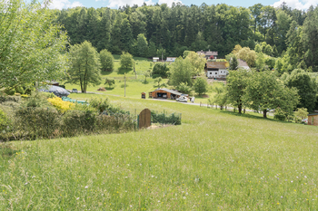 Pohled z pozemku do okolí - Prodej pozemku 2000 m², Šedivec