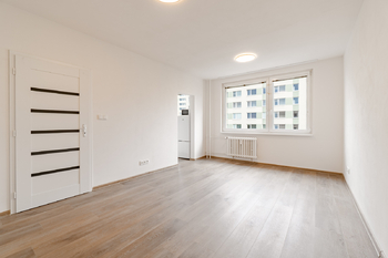 Pronájem bytu 1+kk v družstevním vlastnictví 30 m², Praha 4 - Háje