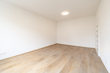 Pronájem bytu 1+kk v družstevním vlastnictví 30 m², Praha 4 - Háje