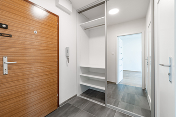 Pronájem bytu 1+kk v družstevním vlastnictví 30 m², Praha 4 - Háje