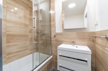 Pronájem bytu 1+kk v družstevním vlastnictví 30 m², Praha 4 - Háje