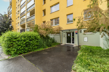 Pronájem bytu 1+kk v družstevním vlastnictví 30 m², Praha 4 - Háje