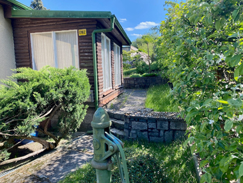Udržovaná zahrada - Prodej chaty / chalupy 50 m², Louňovice