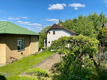 Udržovaná zahrada - Prodej chaty / chalupy 50 m², Louňovice