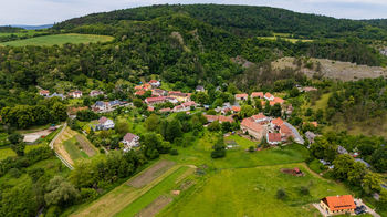 Prodej pozemku 2004 m², Beroun