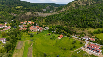 Prodej pozemku 2004 m², Beroun