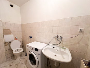 Pronájem výrobních prostor 298 m², Praha 9 - Vinoř