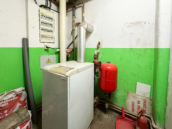 Pronájem výrobních prostor 298 m², Praha 9 - Vinoř