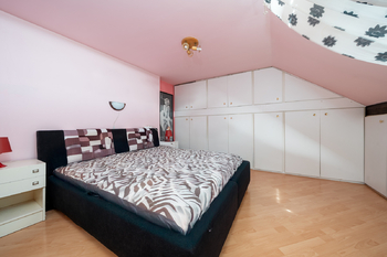 Ložnice - Prodej domu 144 m², Unhošť
