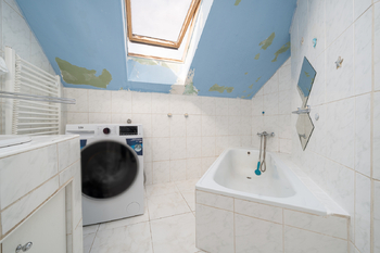 Koupelna - Prodej domu 144 m², Unhošť